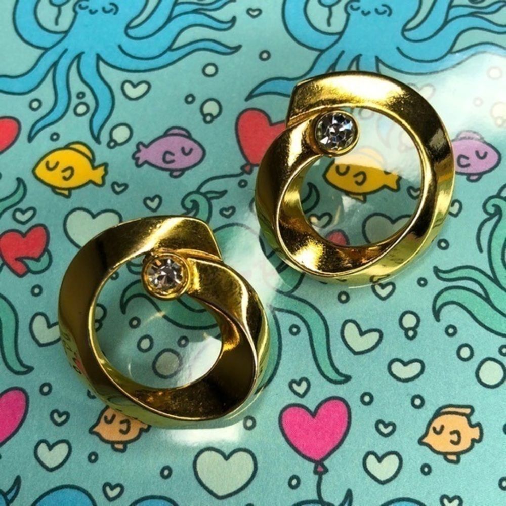 Stunning vintage gold earrings